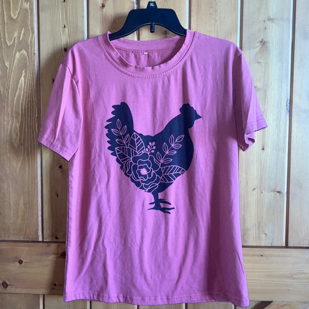 Hen Floral Women’s Tee size: Large